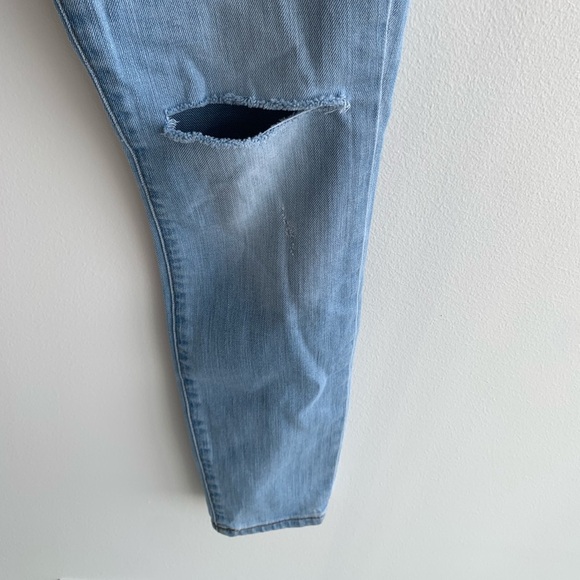 J Crew ToothPick Straight Distressed Denim Light Washed Jeans Size 26 - Picture 7 of 7